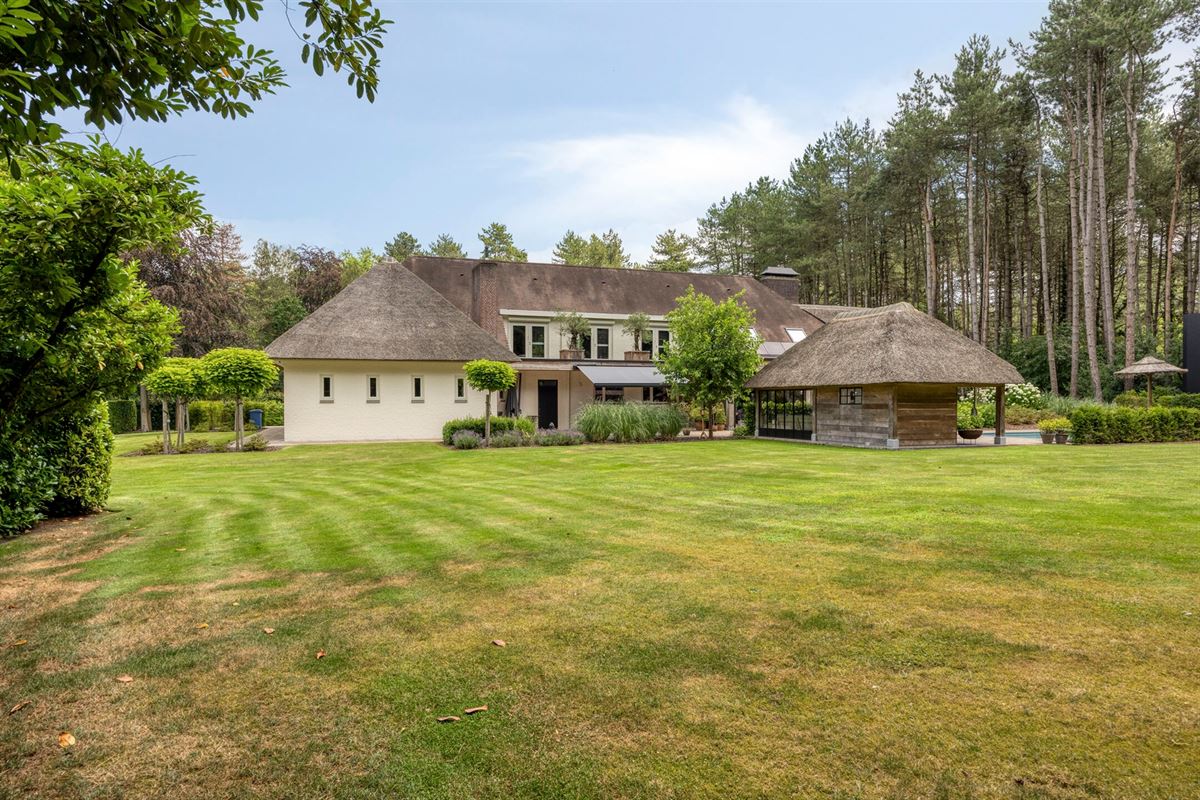 Landelijke luxe: unieke villa op ca. 11.000 m² privé-domein
