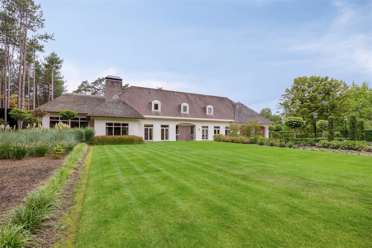 Landelijke luxe: unieke villa op ca. 11.000 m² privé-domein