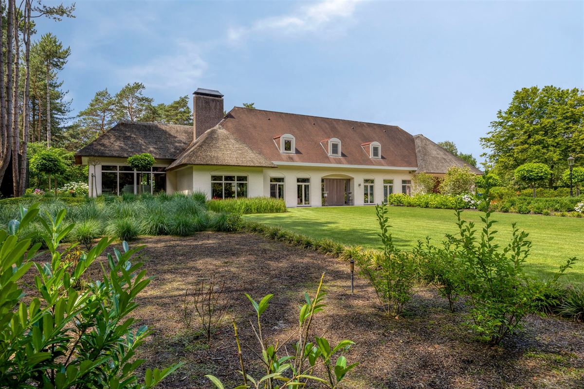 Landelijke luxe: unieke villa op ca. 11.000 m² privé-domein