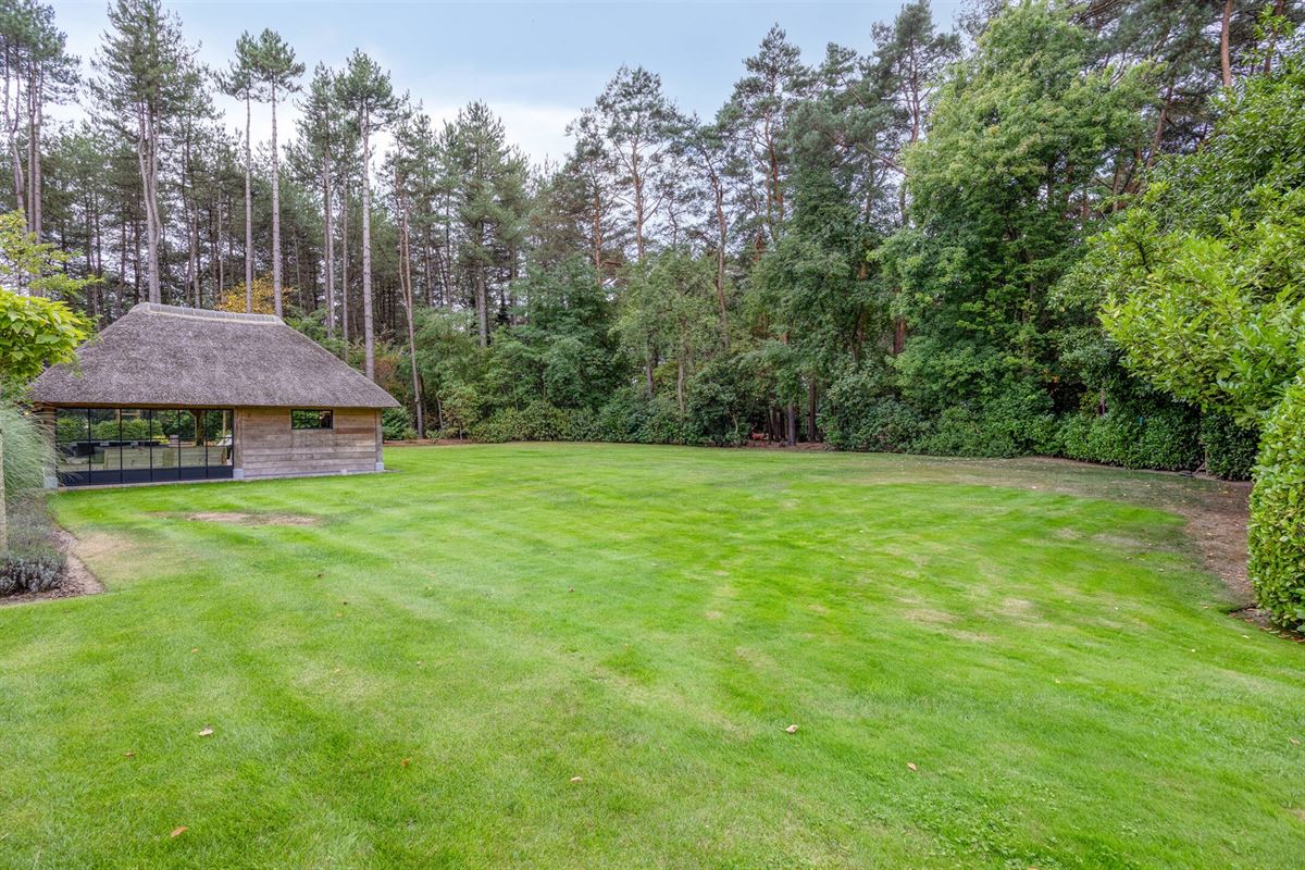 Landelijke luxe: unieke villa op ca. 11.000 m² privé-domein