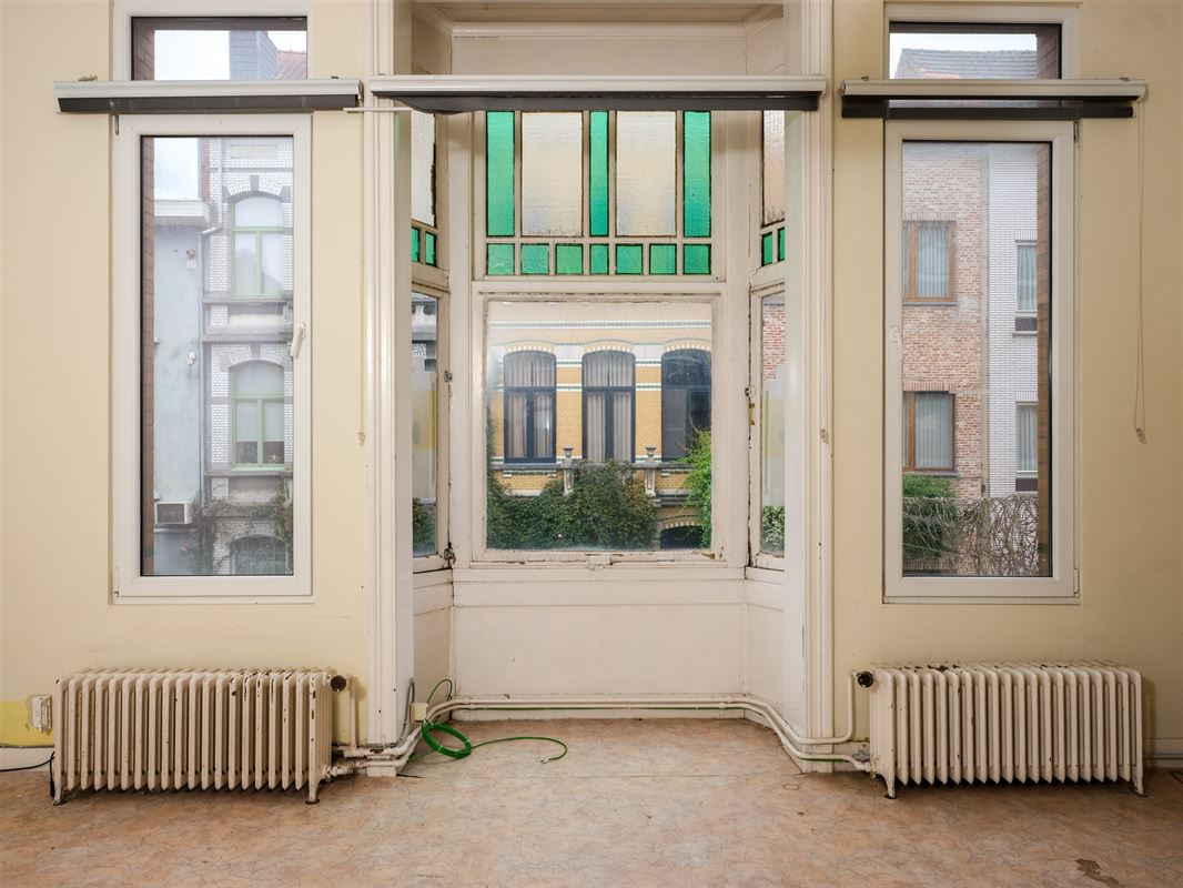 ruime rijwoning met polyvalent bijgebouw en tal van mogelijk