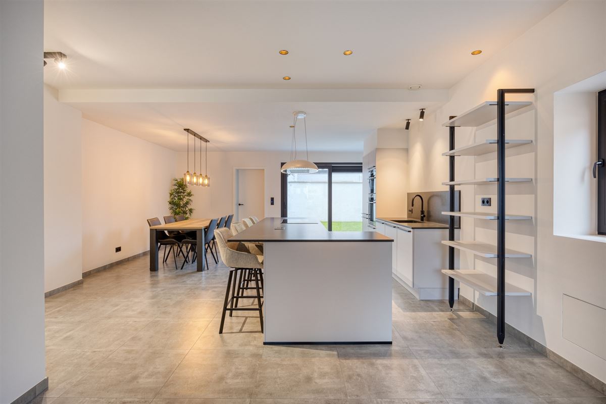 Moderne woning met 3 slaapkamers, 2 badkamers aan de vaart