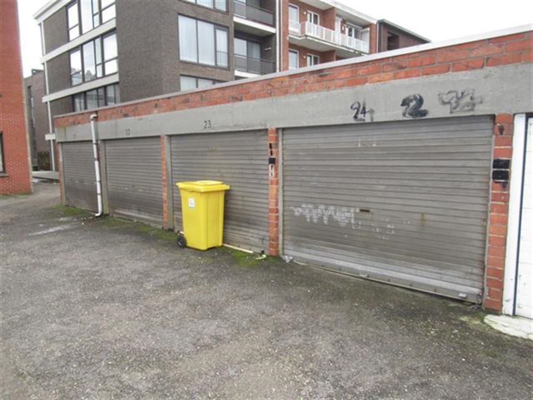 Garage (14 m²) nabij stadspark, ziekenhuis en cinema