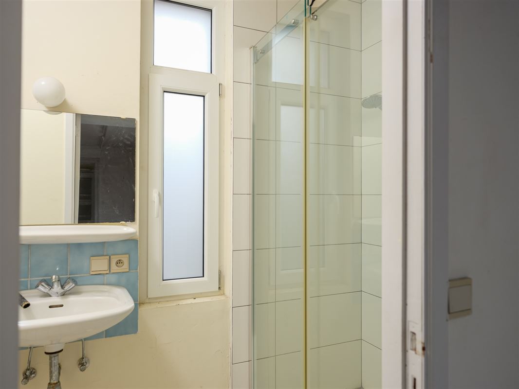 ruime rijwoning met polyvalent bijgebouw en tal van mogelijk