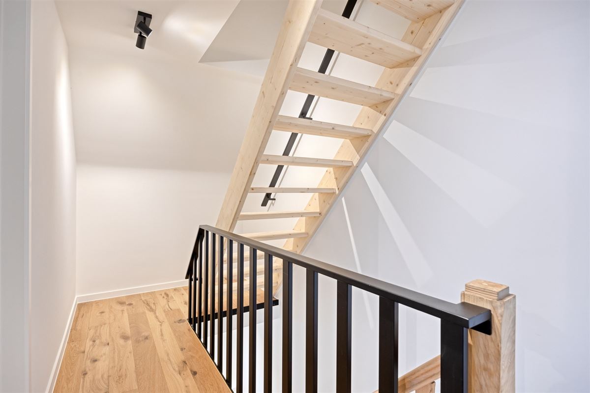 Moderne woning met 3 slaapkamers, 2 badkamers aan de vaart