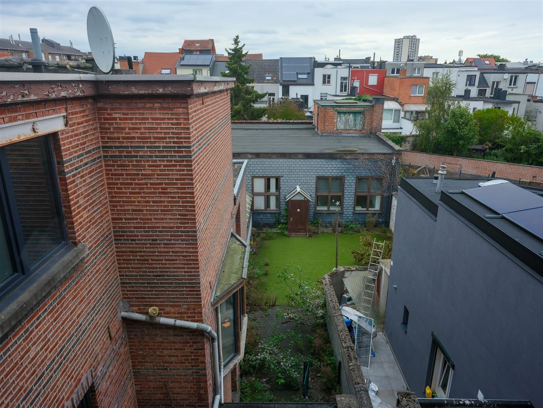 ruime rijwoning met polyvalent bijgebouw en tal van mogelijk