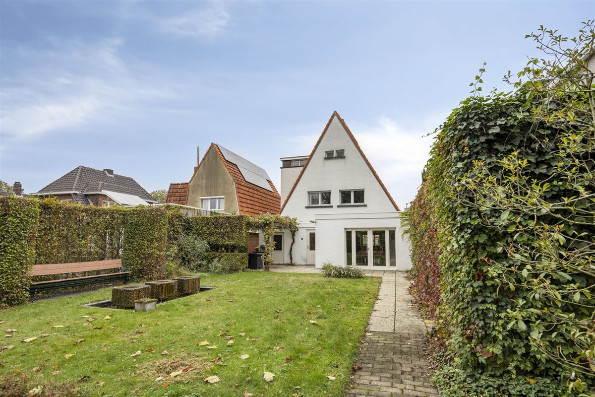 Karaktervolle art-deco woning met authentieke details 