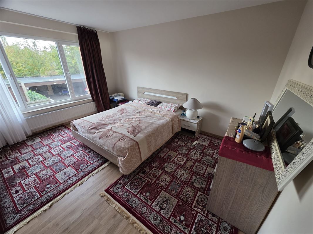 Instapklaar 2-slaapkamer appartement met terras en garage