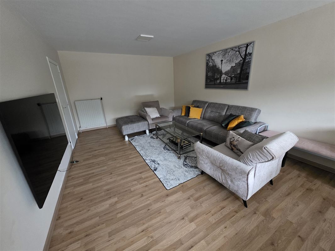 Instapklaar 2-slaapkamer appartement met terras en garage