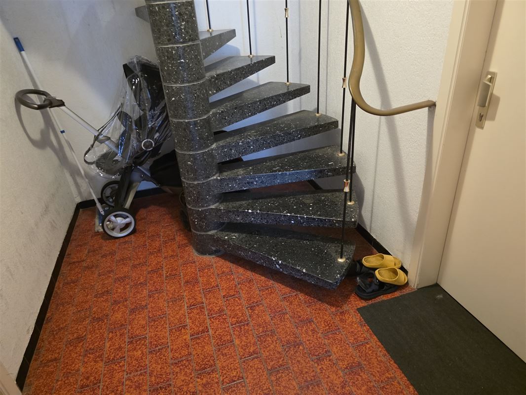 Instapklaar 2-slaapkamer appartement met terras en garage