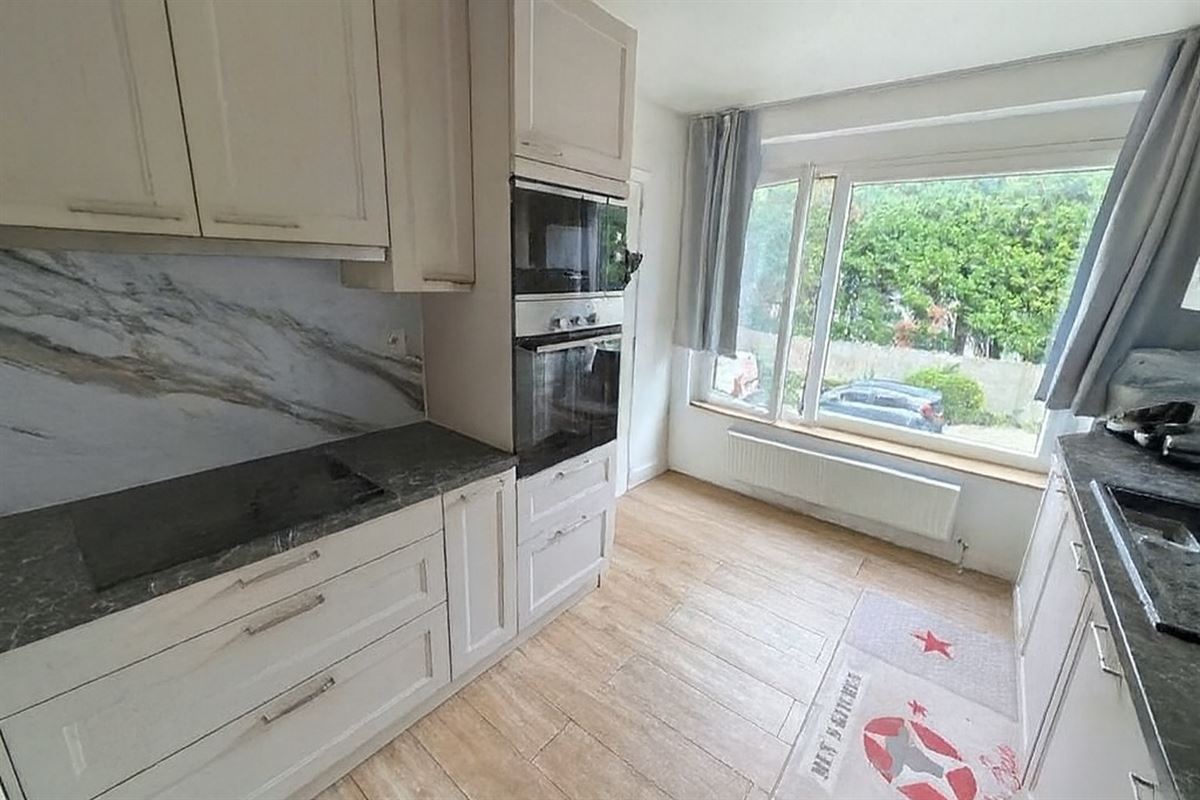 Instapklaar 2-slaapkamer appartement met terras en garage