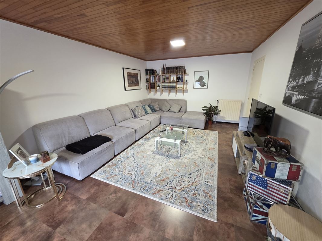 Lichtrijk appartement met 2 slaapkamers, terras en garagebox