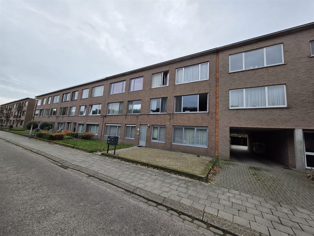 Lichtrijk appartement met 2 slaapkamers, terras en garagebox