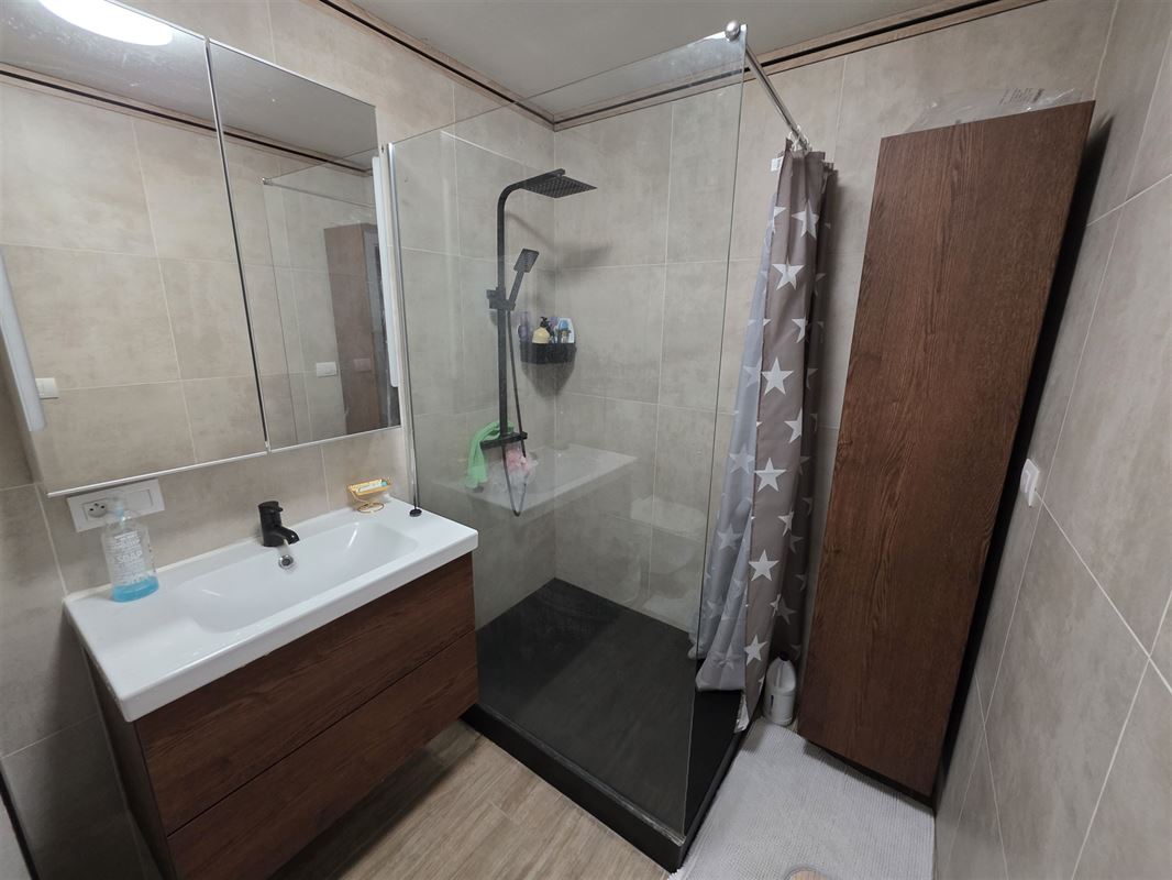 Instapklaar 2-slaapkamer appartement met terras en garage