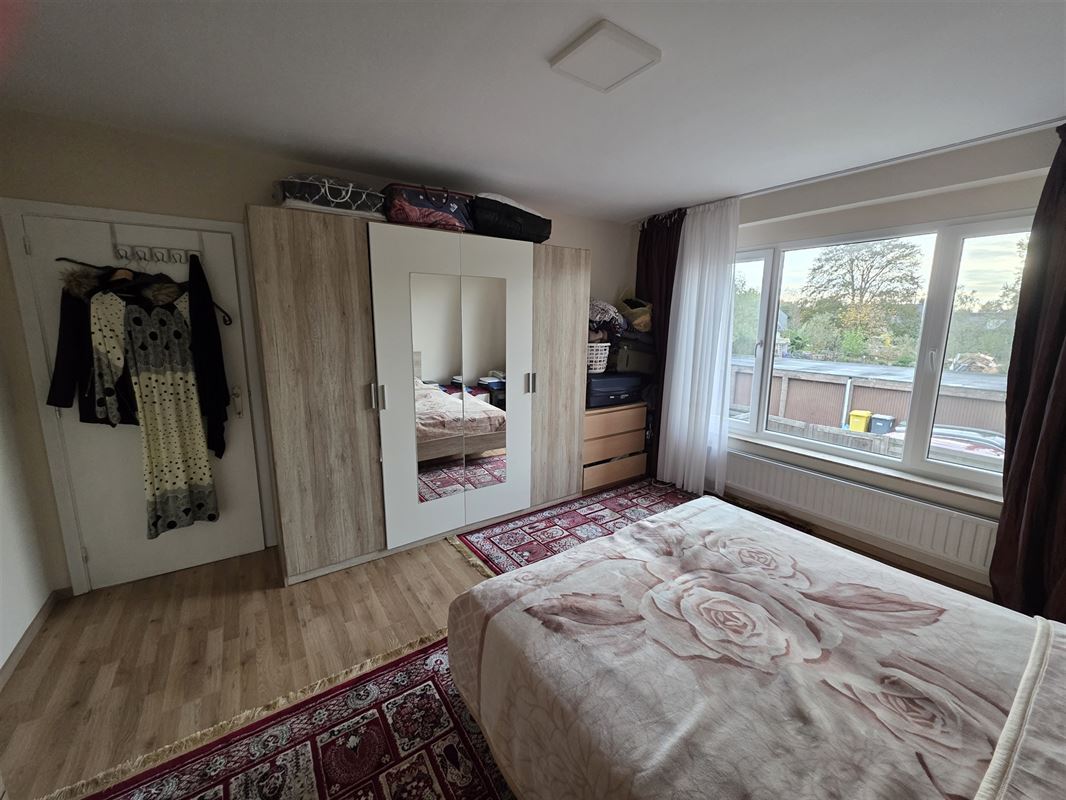 Instapklaar 2-slaapkamer appartement met terras en garage