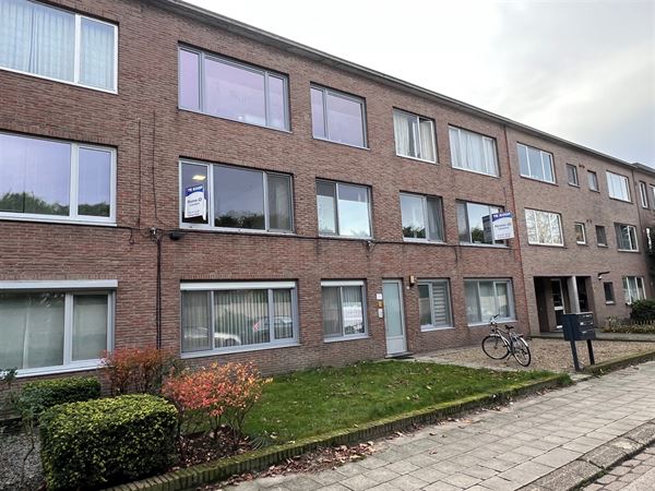 Lichtrijk appartement met 2 slaapkamers, terras en garagebox