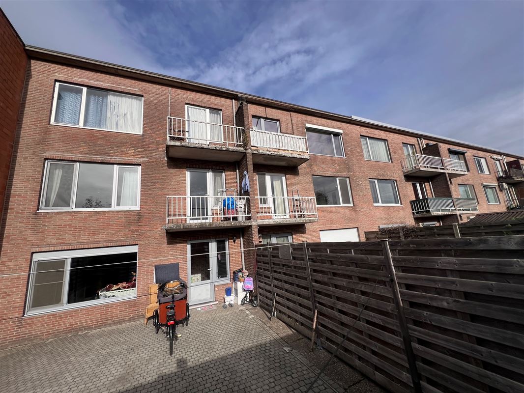 Lichtrijk appartement met 2 slaapkamers, terras en garagebox
