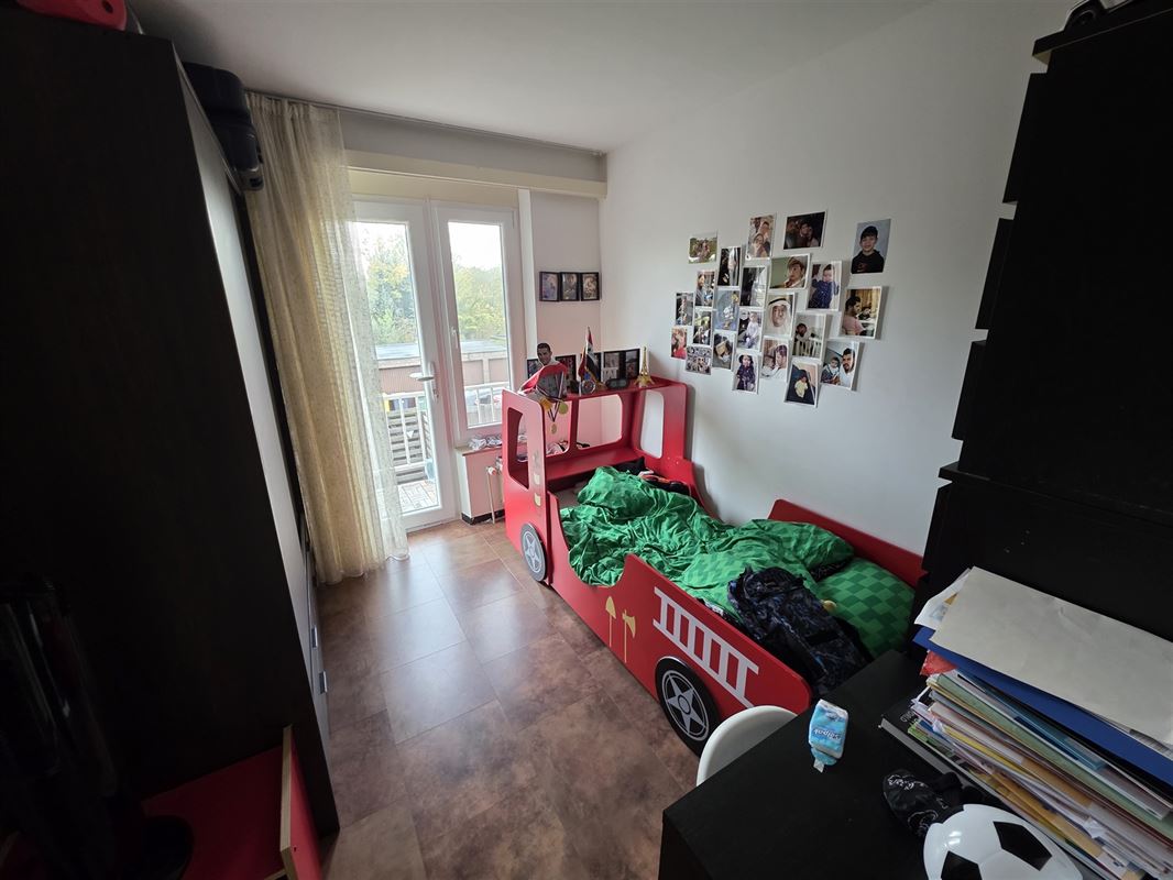 Lichtrijk appartement met 2 slaapkamers, terras en garagebox