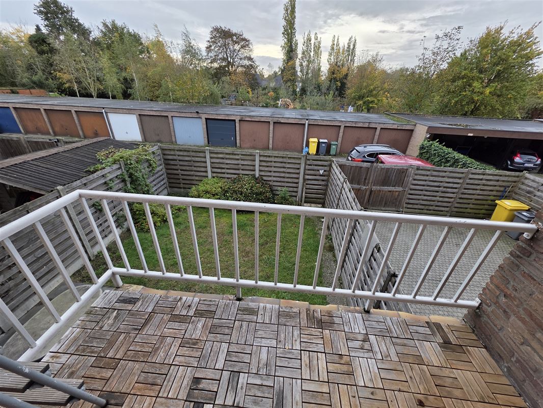 Lichtrijk appartement met 2 slaapkamers, terras en garagebox