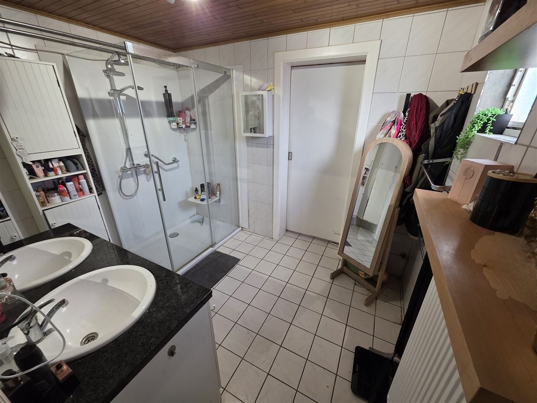 Gezinswoning met 4 slaapkamers en zonnige tuin