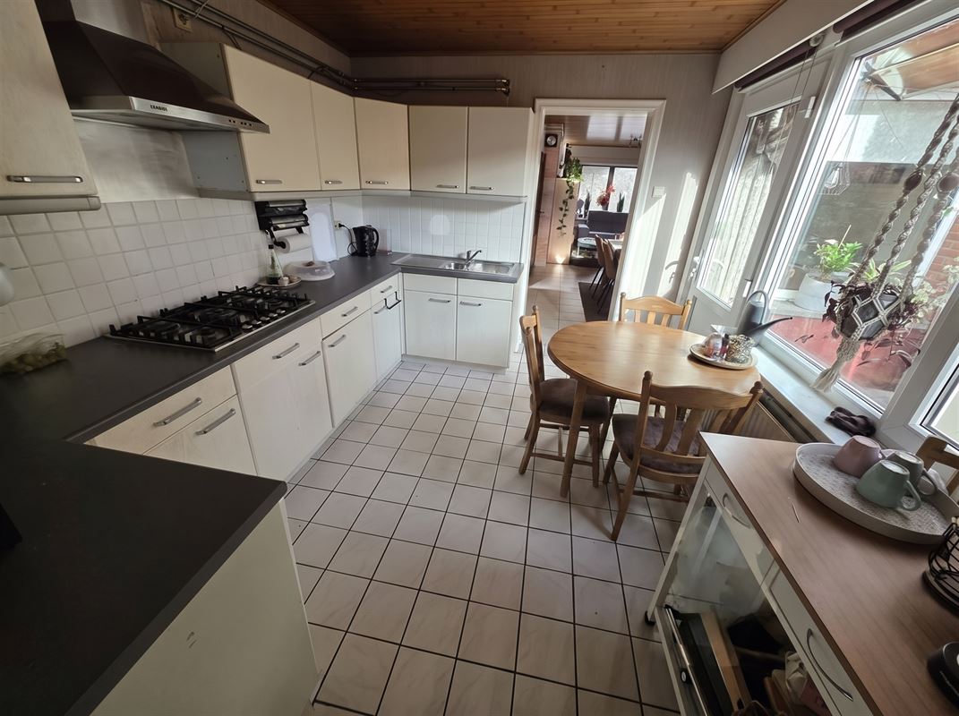 Gezinswoning met 4 slaapkamers en zonnige tuin