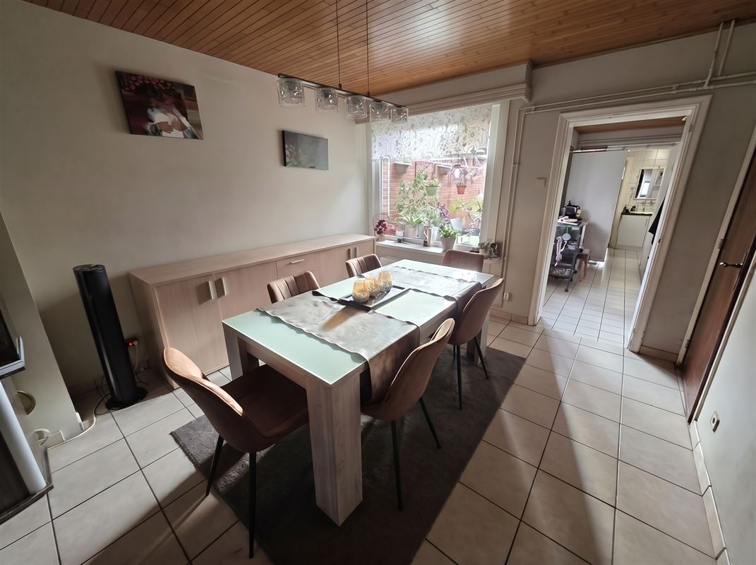 Gezinswoning met 4 slaapkamers en zonnige tuin