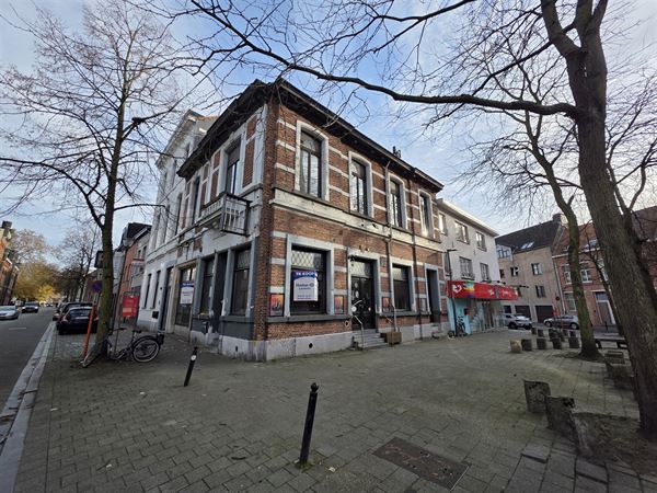 Een stadswoning met klasse én commerciële troef
