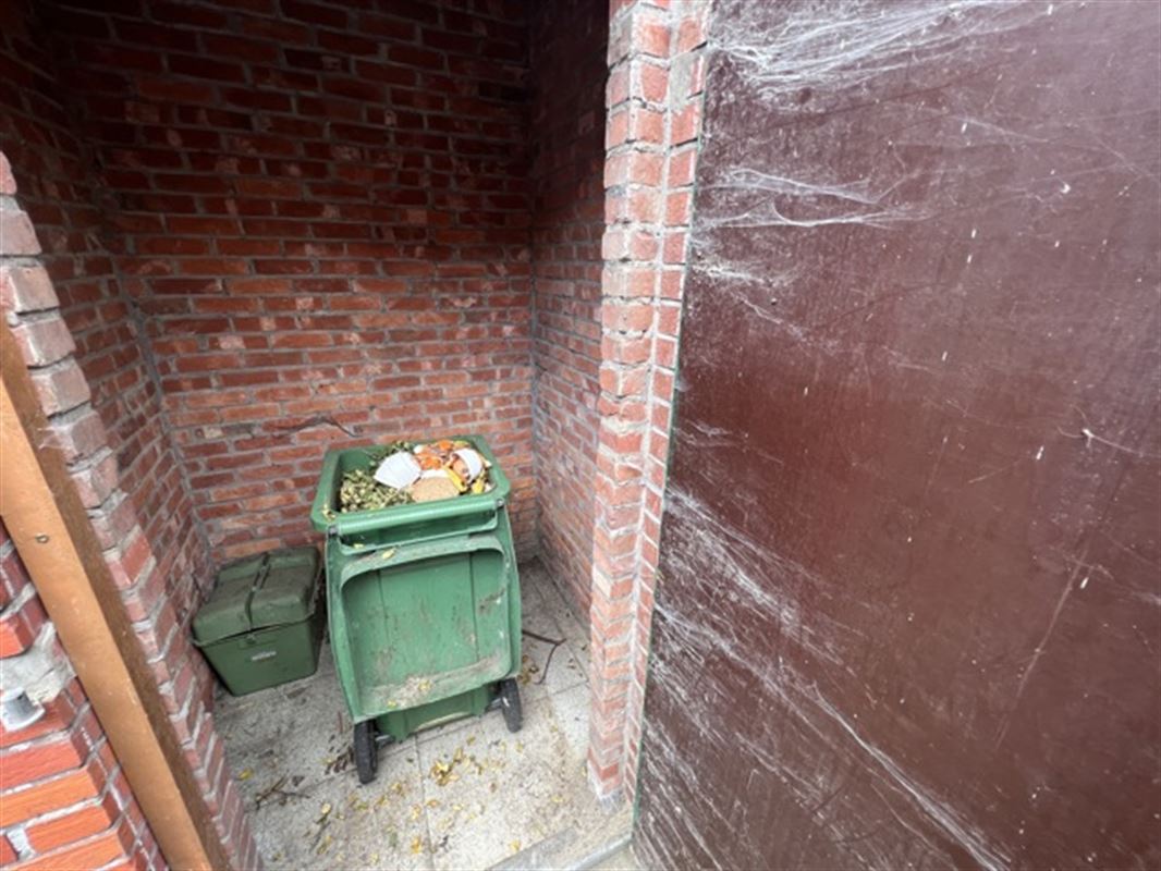 Opbrengsteigendom met 4 appartementen en tuin