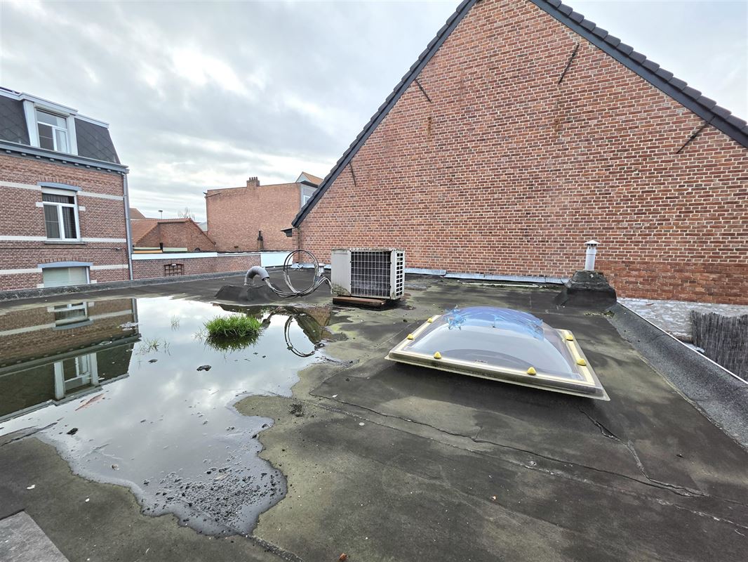 Commercieel pand vlakbij Zeshoek en Station