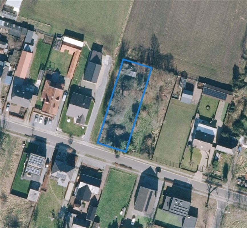 Top gelegen bouwperceel van 990 m² met een breedte van 18 m.