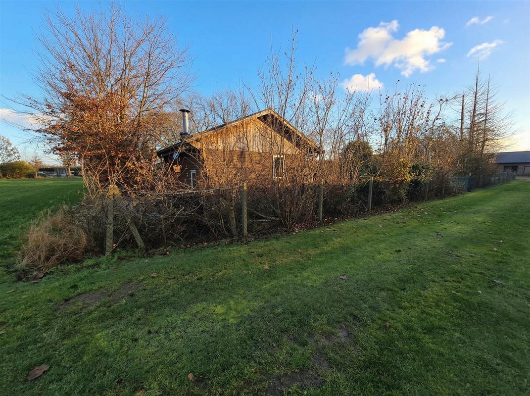 Top gelegen bouwperceel van 990 m² met een breedte van 18 m.