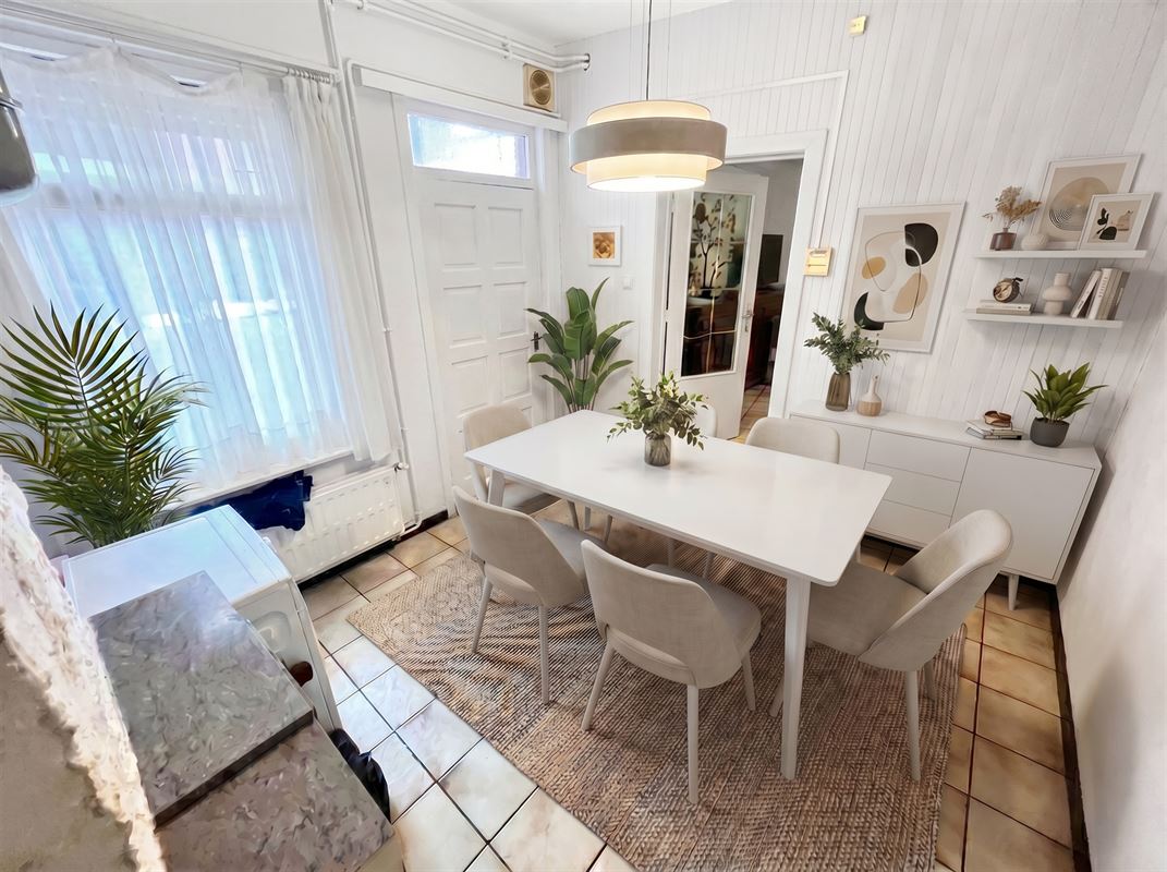 Hoekwoning nabij het centrum