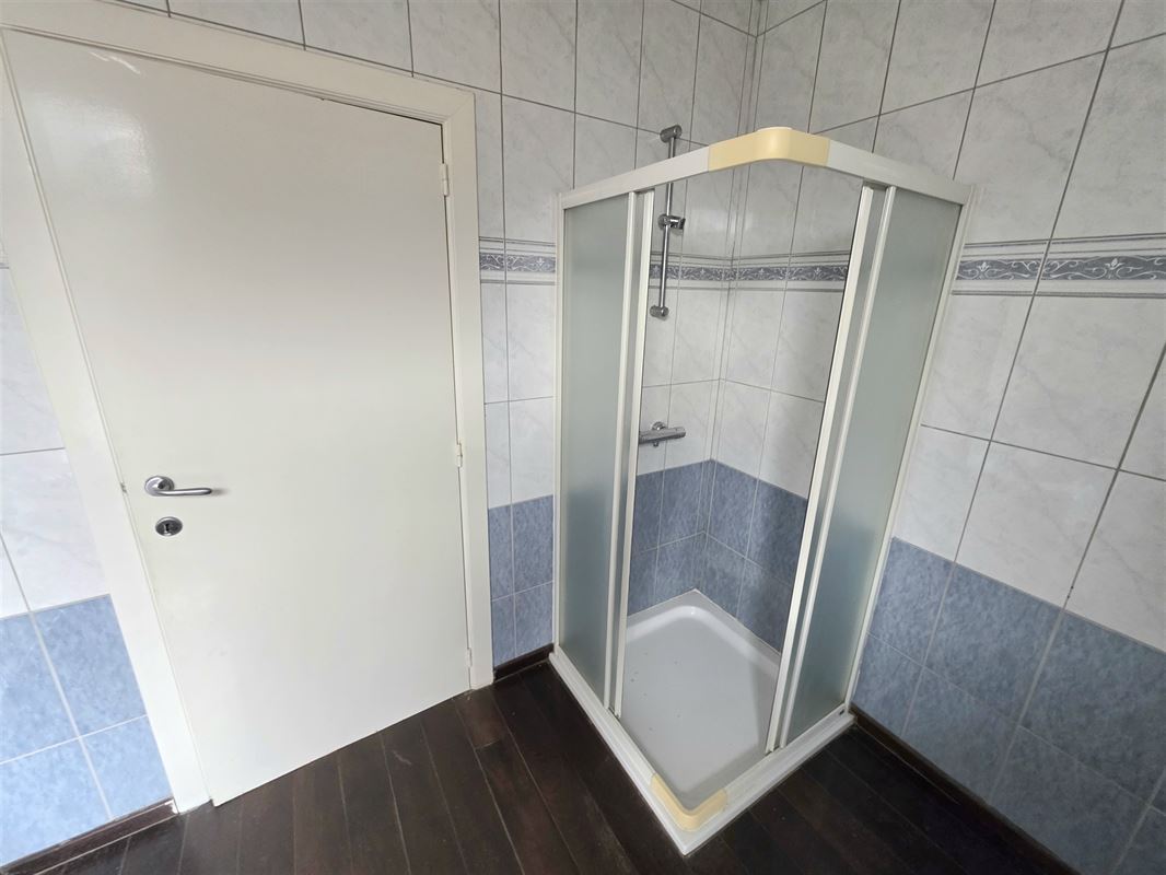 Commercieel pand vlakbij Zeshoek en Station