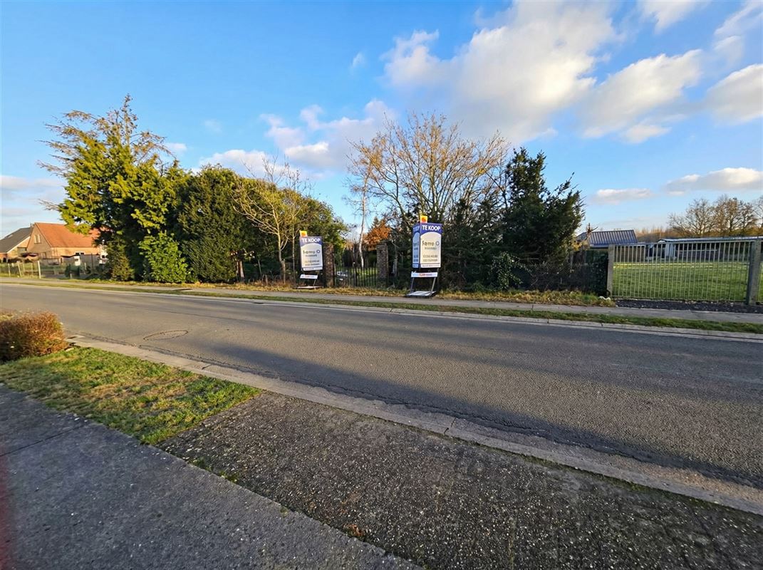 Top gelegen bouwperceel van 990 m² met een breedte van 18 m.