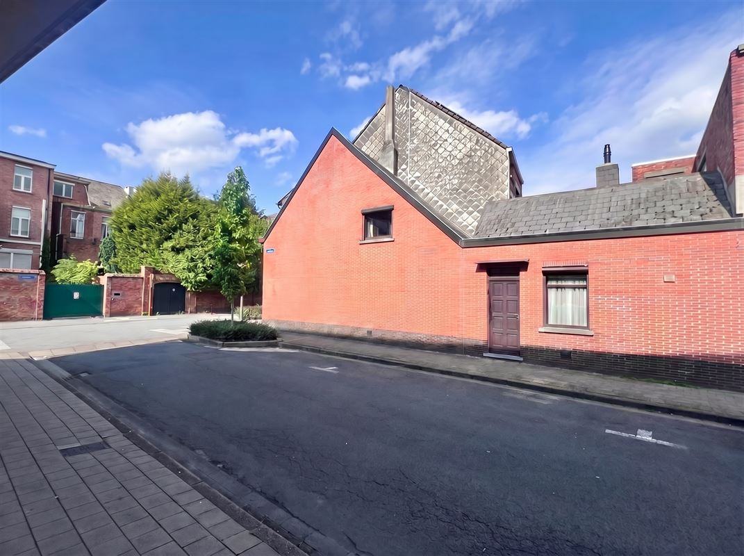 Hoekwoning nabij het centrum