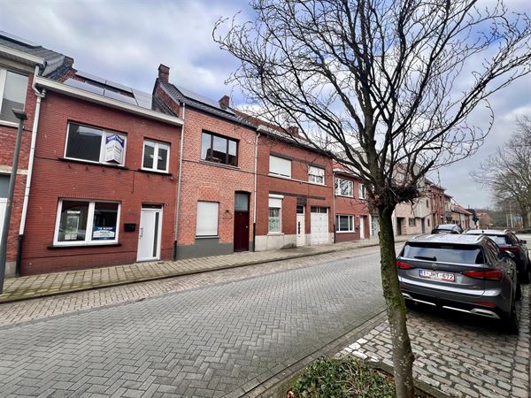 Gerenoveerde ruime gezinswoning met 4 slpks
