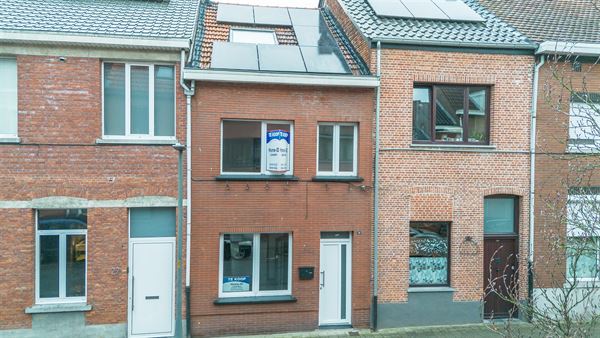 Gerenoveerde ruime gezinswoning met 4 slpks