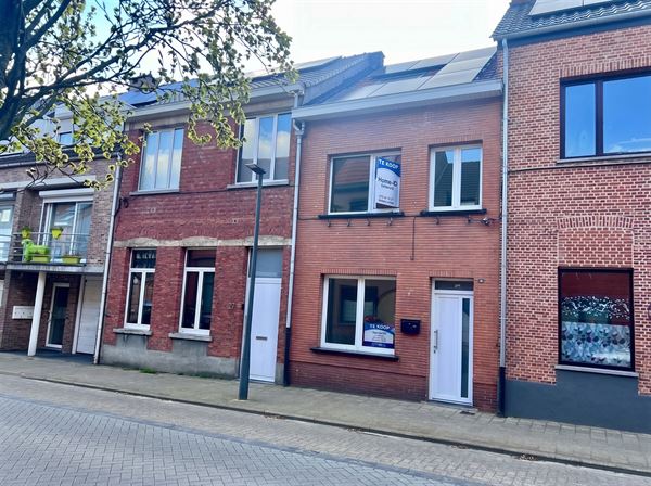 Gerenoveerde ruime gezinswoning met 4 slpks