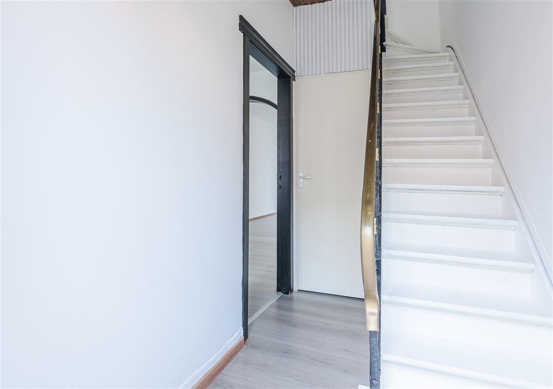 Gerenoveerde ruime gezinswoning met 4 slpks