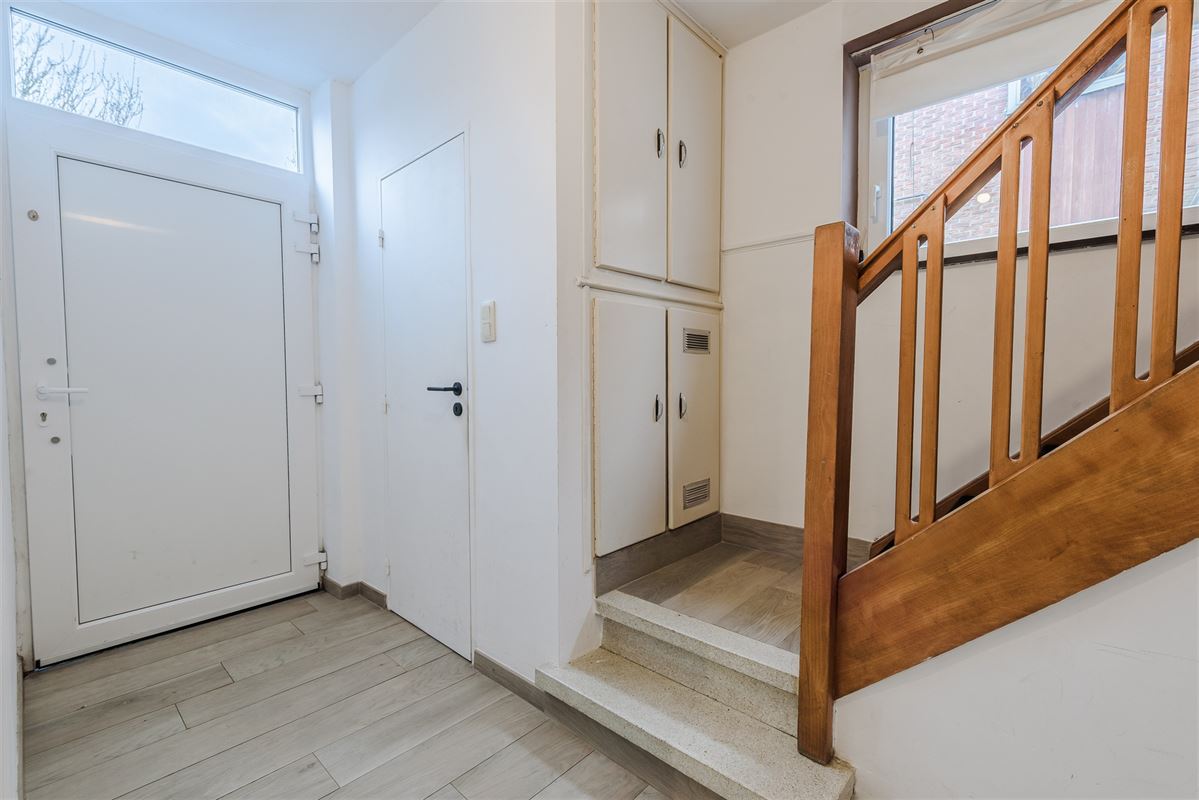 woning met 4 à 5 slaapkamers, leuke tuin en garage met oprit