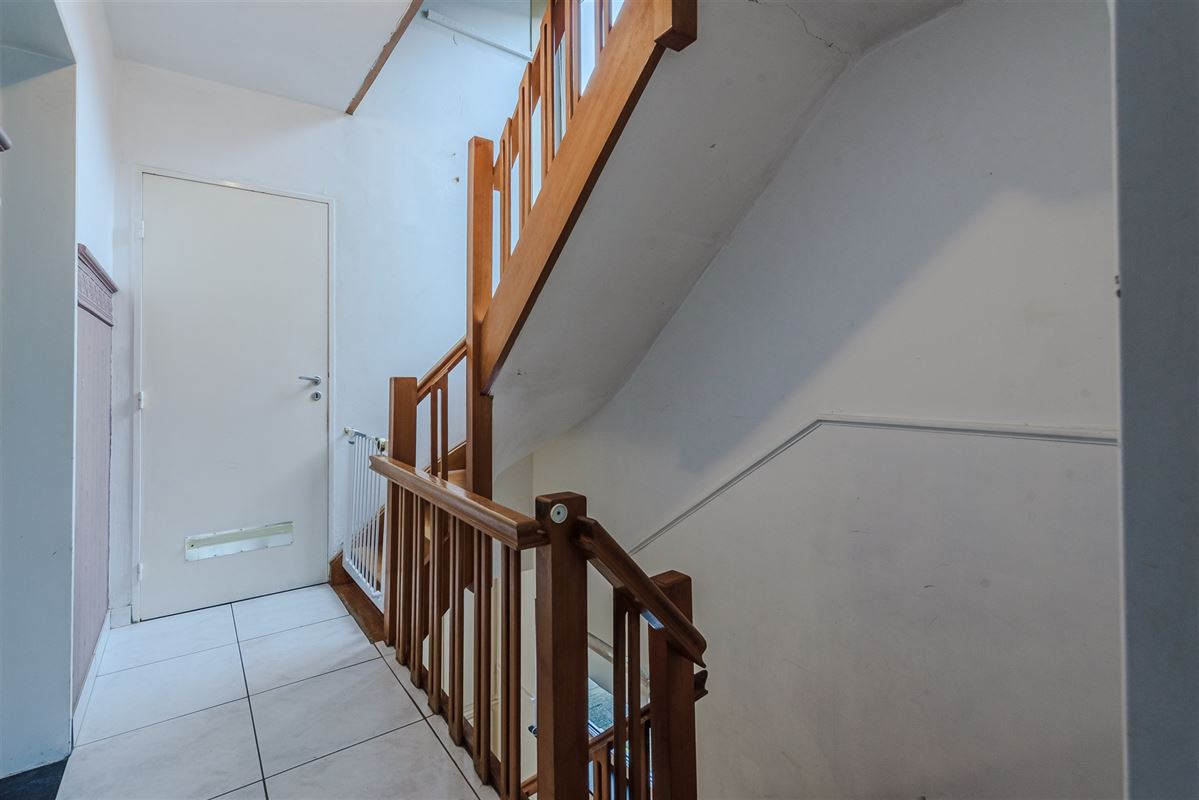 woning met 4 à 5 slaapkamers, leuke tuin en garage met oprit
