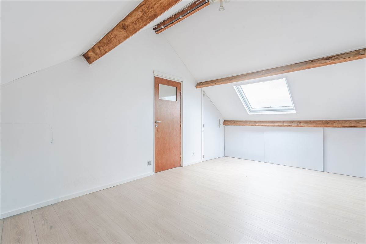woning met 4 à 5 slaapkamers, leuke tuin en garage met oprit