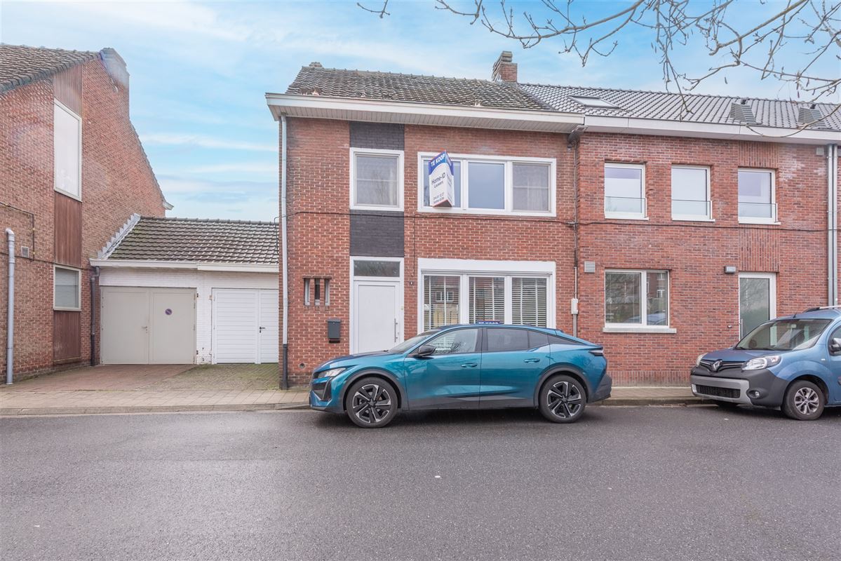 woning met 4 à 5 slaapkamers, leuke tuin en garage met oprit