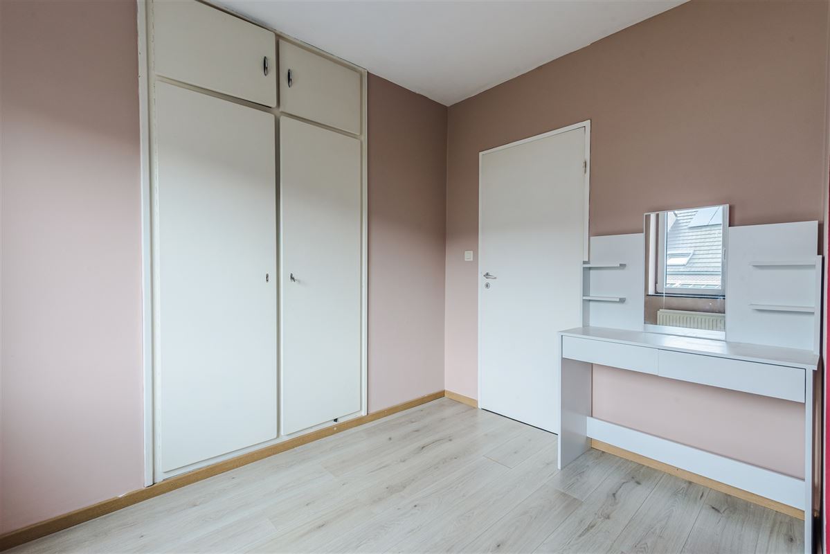 woning met 4 à 5 slaapkamers, leuke tuin en garage met oprit