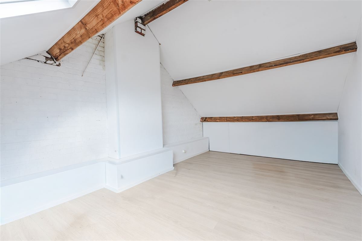 woning met 4 à 5 slaapkamers, leuke tuin en garage met oprit