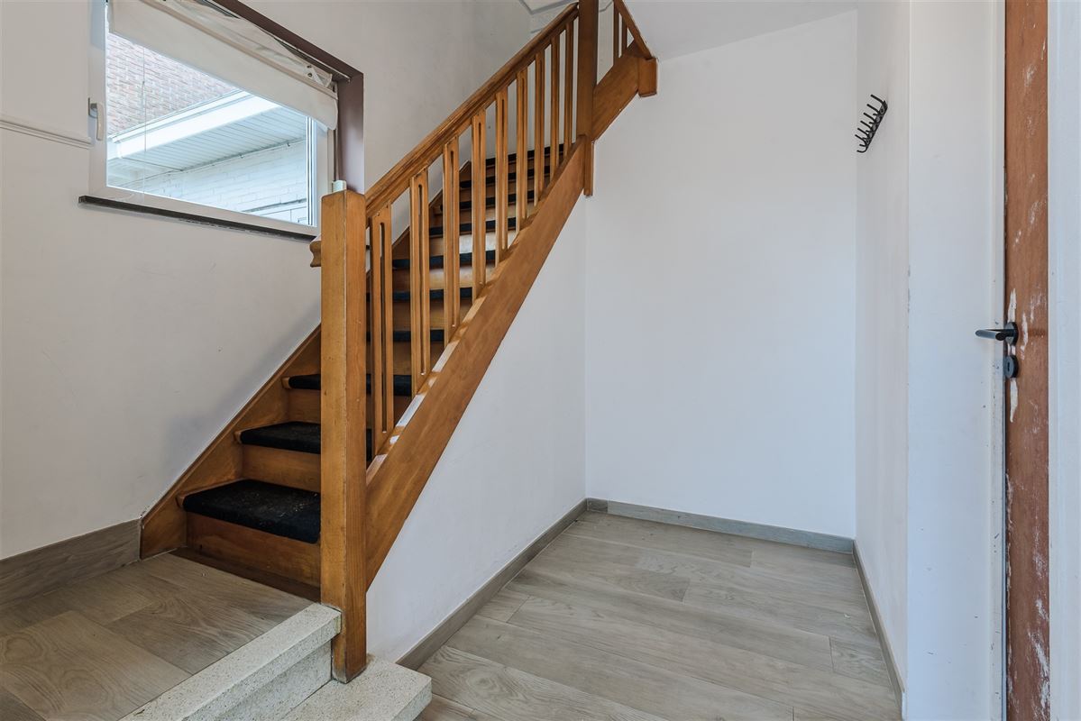 woning met 4 à 5 slaapkamers, leuke tuin en garage met oprit