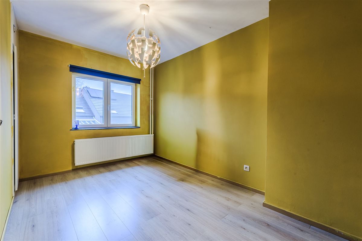 woning met 4 à 5 slaapkamers, leuke tuin en garage met oprit