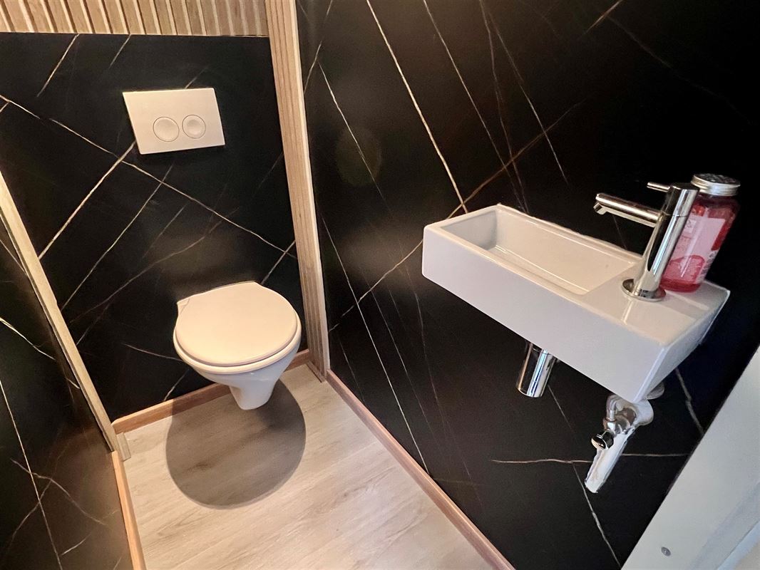 Gerenoveerde ruime gezinswoning met 4 slpks