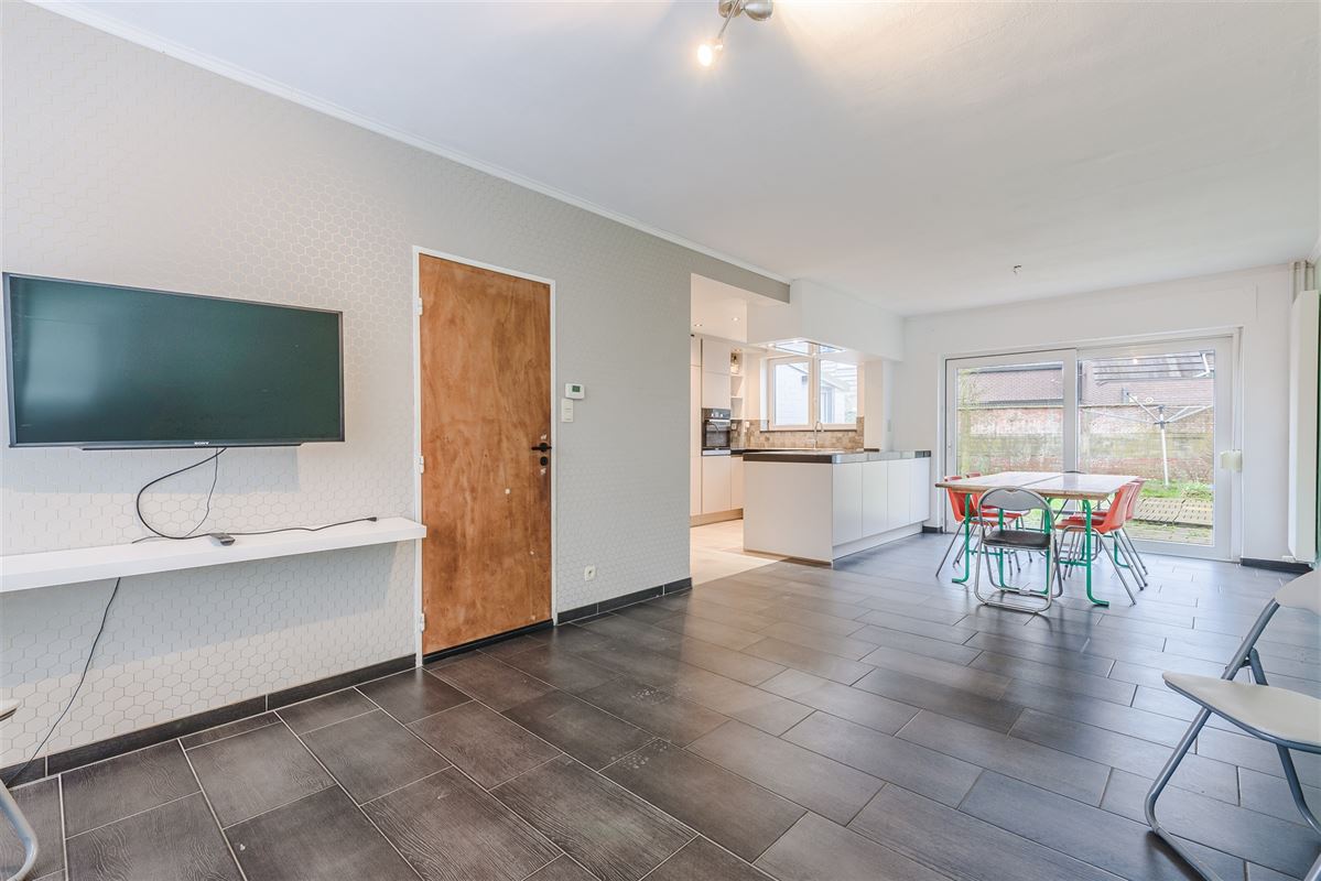 woning met 4 à 5 slaapkamers, leuke tuin en garage met oprit
