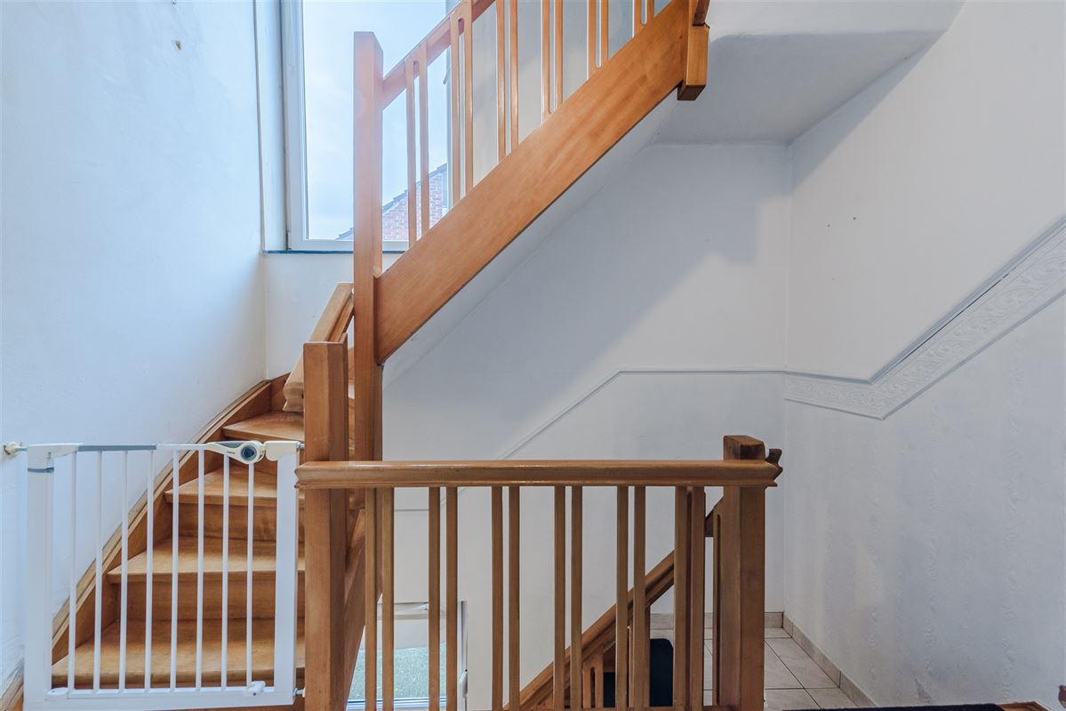 woning met 4 à 5 slaapkamers, leuke tuin en garage met oprit